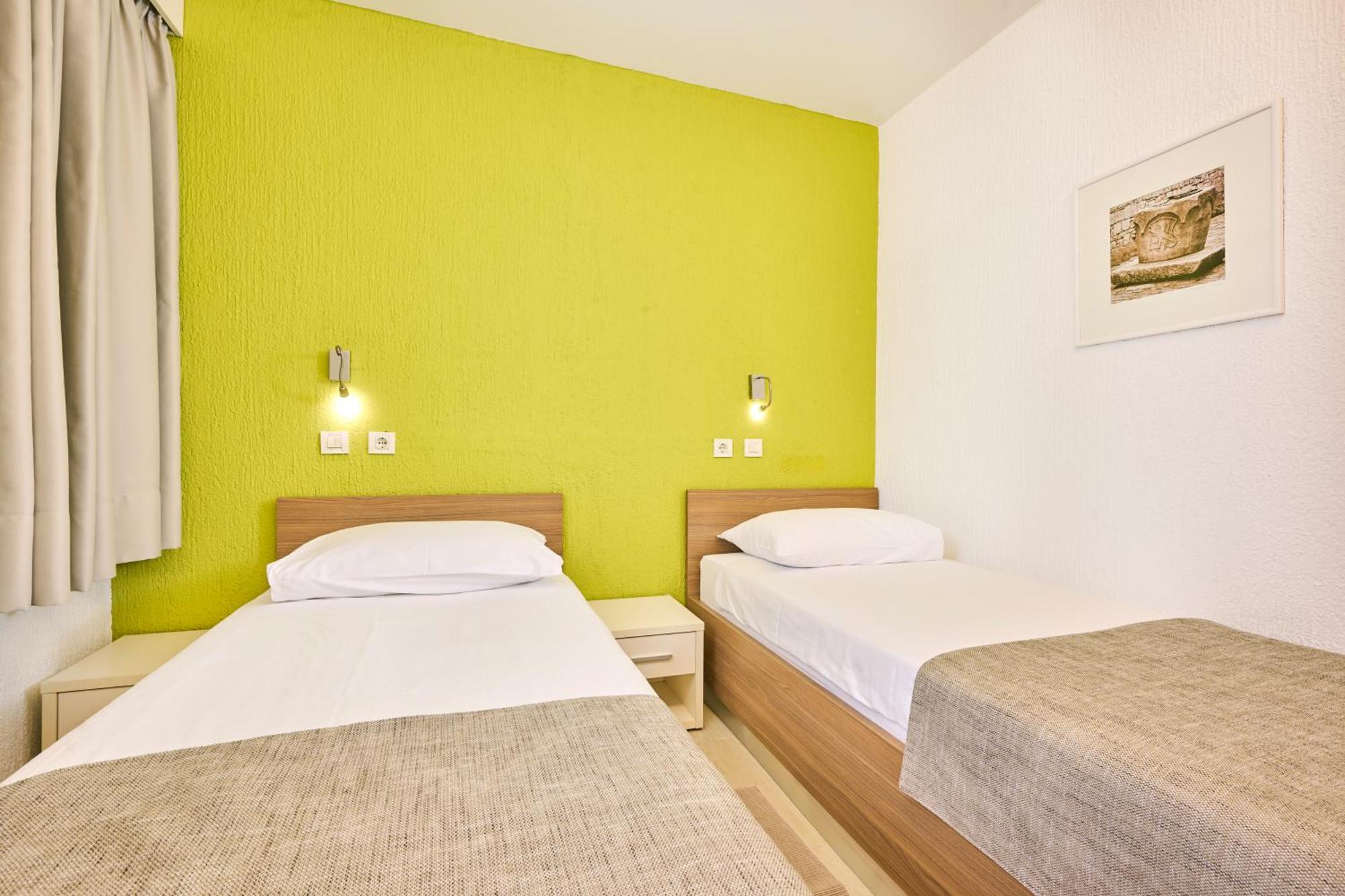 Apartments Galijot Plava Laguna 波雷奇 外观 照片