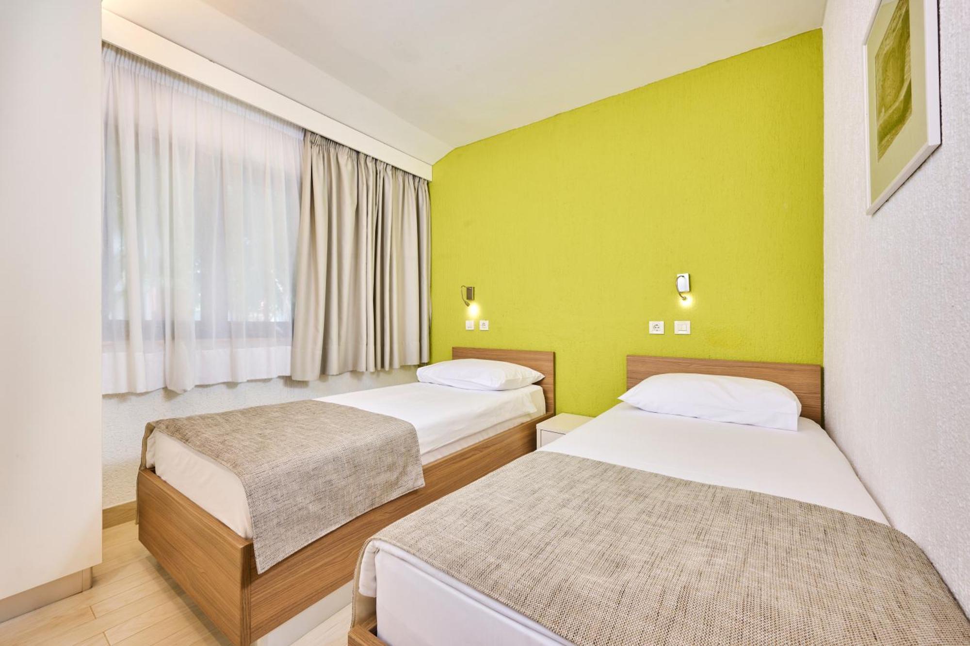 Apartments Galijot Plava Laguna 波雷奇 外观 照片